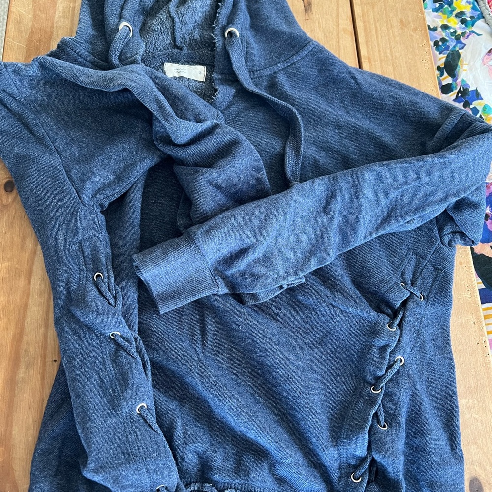Cozy sweatshirt with side details